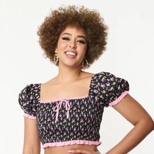 EUC 2X 18 Unique Vintage Black Pink Floral Ditsy Crop Top